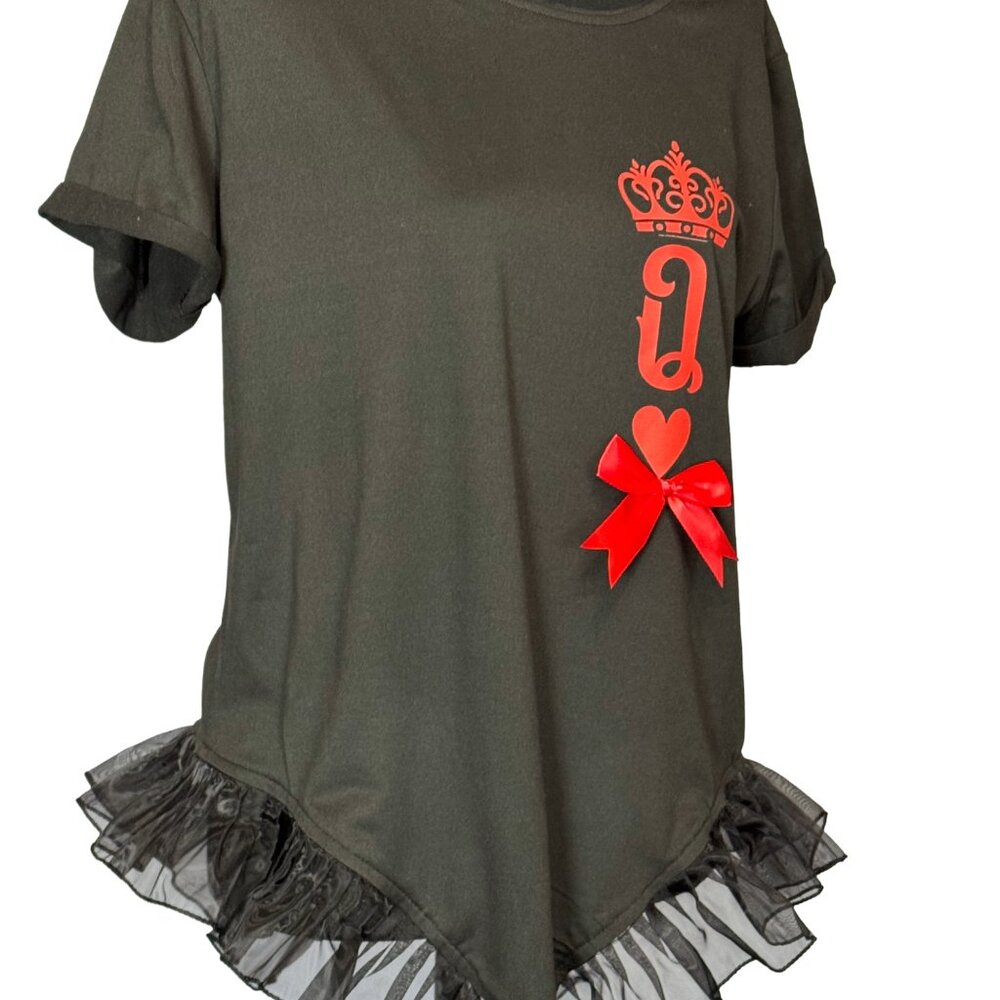 QUEEN OF HEARTS RUFFLE HEM TEE
